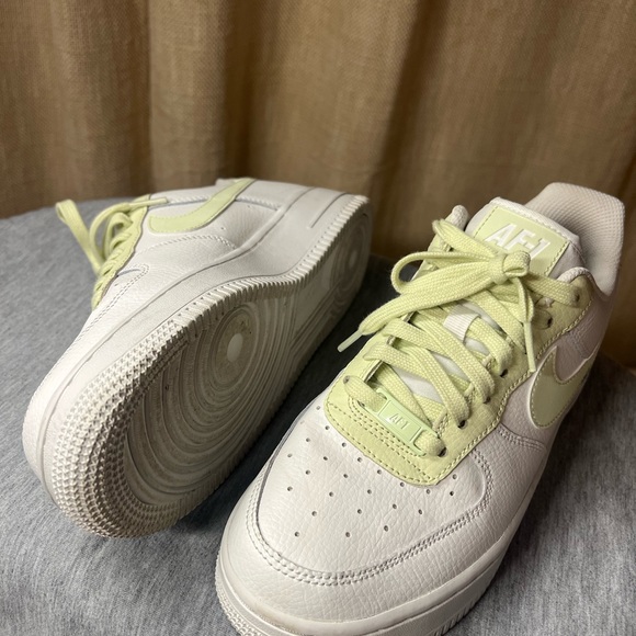 Air forces - Picture 2 of 6